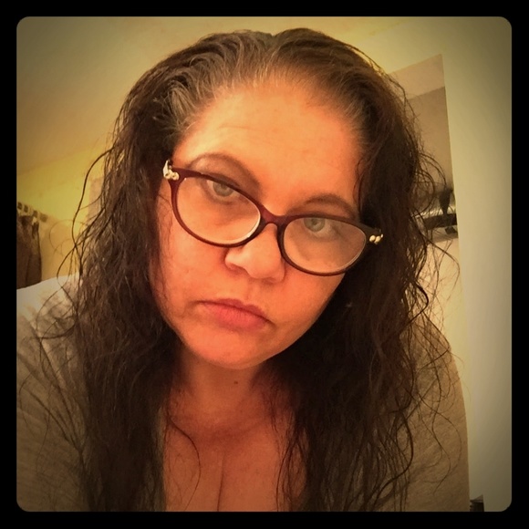 Meet your Posher, Joanne - Picture 1 of 2